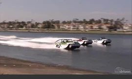 Ôtô 'đa nhiệm' biến thành ca nô lướt sóng