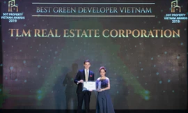 Bà Nguyễn Thị Thanh Tú – Chủ tịch HĐQT Tập đoàn BĐS TLM nhận giải thưởng “Nhà phát triển bất động sản xanh tốt nhất Việt Nam 2019”