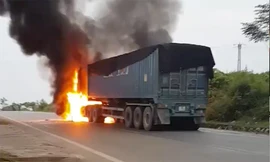 Hiện trường cháy xe.