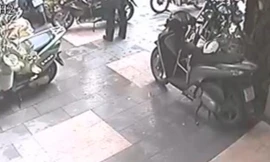 Chiếc xe SH của chủ quán cà phê bị tên trộm giả khách lấy mất. 