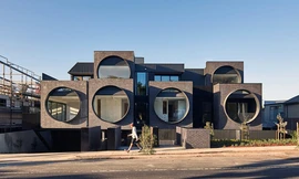 Khu chung cư hút mắt với các cửa sổ tròn khổng lồ