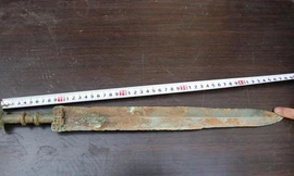 Thanh kiếm cổ bằng đồng. Ảnh: news.163.com