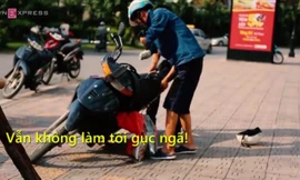 Chàng shipper không tay lạc quan với cuộc sống khó nhọc