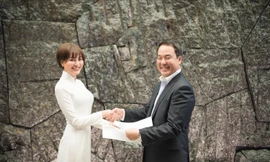 Trần Huyền Nhung được khen ngợi với áo dài trắng tinh khôi tại Hàn Quốc