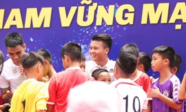 Quang Hải sẽ truyền cảm hứng đến các em học sinh.