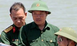 Thiếu tá Cường (giữa) sức khỏe khá tốt