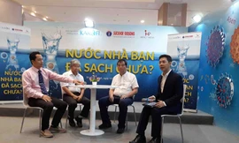 Các chuyên gia, bác sĩ đầu ngành cùng trao đổi về vấn đề nguồn nước hiện nay đối với sức