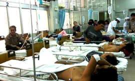 Khoa Cấp cứu Bệnh viện Chợ Rẫy luôn đông bệnh nhân trong mấy ngày nghỉ lễ. Ảnh: Thiên Chương.