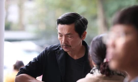 NSƯT Trung Anh thất thần trong lễ tang NSND Anh Tú