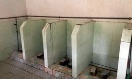 Nhà vệ sinh ở trường tiểu học thuộc huyện Yên Sơn, Tuyên Quang. Ảnh: Dương Tâm.