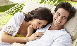 Những cặp đôi hạnh phúc và vững bền thường “tìm ra năm điểm tích cực trên một điểm tiêu cực khi giải quyết mâu thuẫn. Ảnh minh họa: Boracay.