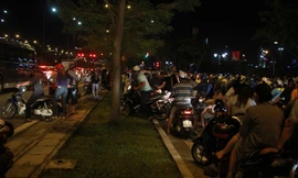 Người Sài Gòn chen chân xem pháo hoa mừng Quốc khánh