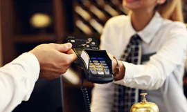 Trở thành chủ thẻ BIDV Visa, khách hàng sẽ được tặng thẻ bảo hiểm khẩn cấp 25.000 USD