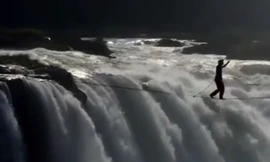 Cảnh chinh phục thác thác nước Victoria của Irmler và Kleindl 