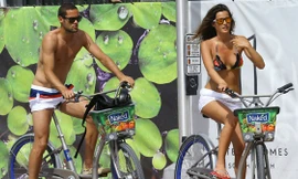 Mario Suarez và bồ siêu mẫu du hí Miami 