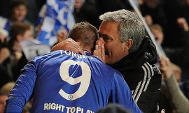 Chelsea tạm treo áo số 9 của Torres
