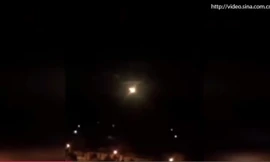 Ba quả cầu lửa phát năng lượng 540 tấn thuốc nổ thắp sáng bầu trời Trung Quốc