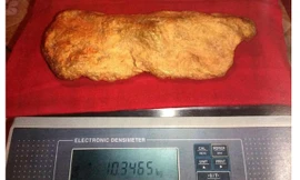 Thỏi vàng nguyên khối nặng tới 10kg.