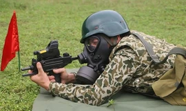 Mục kích đặc công vượt tường đá, khai hoả súng Uzi