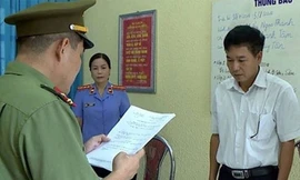 Phó giám đốc Sở GD-ĐT Sơn La Trần Xuân Yến bị khai trừ khỏi Đảng do liên quan đến vụ gian lận thi cử gây chấn động dư luận cả nước.