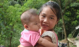 Thoạt nhìn, người ta cứ ngỡ đây là hai chị em... 