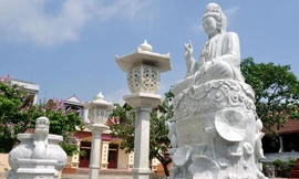 Tượng Bồ tát bằng đá trắng lớn nhất Việt Nam tọa ở đâu?