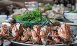 Các món hải sản tươi sống cũng được ưa chuộng trên bàn nhậu mùa World Cup. Ảnh: Ngọc Lan.