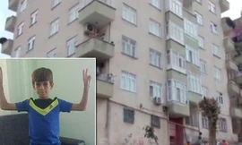 Cậu bé Heval Yildirim, 13 tuổi, đang chơi cùng bạn bè trên đường trước tòa nhà chung cư 6 tầng thì gặp nạn. Ảnh: Mirror