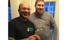 Chân dung hai người thợ sửa ống nước