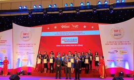 Phó Tổng giám đốc HD SAISON, ông Nguyễn Đình Đức nhận danh hiệu PROFIT500.