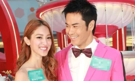 Trịnh Gia Dĩnh diện 'cả cây' hồng cùng bạn gái dự sự kiện