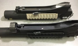 Khẩu M203 sản xuất bởi RAMBO (trên) và phương pháp truyền thống. Ảnh: KitUp.