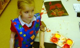 Cô bé cụt tay trở thành hình mẫu lý tưởng cho sự khác biệt