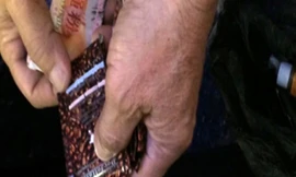 Một loại thuốc kích dục dạng bột được bán tại phố Lãn Ông 