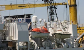 Tàu Echigo PLH 08 cập cảng Tiên Sa. Ảnh: T.T