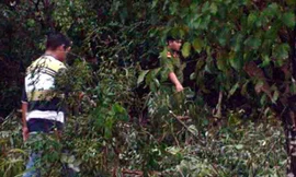 Công an khám nghiệm hiện trường. Ảnh: Thái Hà.