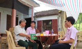 Công đoàn cơ sở NHCSXH tỉnh Thanh Hóa thăm hỏi, động viên gia đình Thiếu tá Vi Văn Nhất