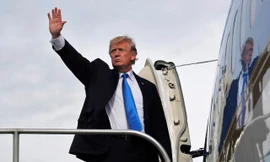 Tổng thống Donald Trump đến Việt Nam trong năm đầu tiên cầm quyền, đây là khác biệt so với các Tổng thống Mỹ tiền nhiệm của công (ảnh: Reuters)