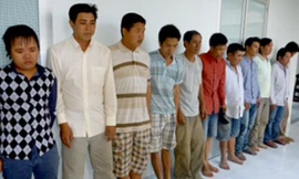 Triệt phá trường gà, bắt giữ 74 con bạc