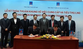 Lễ ký thoả thuận khung cung cấp, tiêu thụ LNG cho nhà máy điện Nhơn Trạch 3&4. Ảnh Quỳnh Nga 