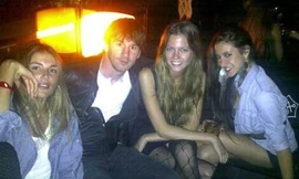 Messi và Lavezzi chung một bóng hồng