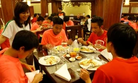 Thực đơn của các cầu thủ U19 Việt Nam được chuyên gia dinh dưỡng xem xét kỹ càng. Ảnh: Tùng Lê.