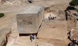 Khối đá lớn nhất do con người đục đẽo được từ thời cổ đại. Ảnh: Discovery News