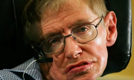 Khuyết tật cơ thể không thể ngăn TS Stephen Hawking khám phá vũ trụ