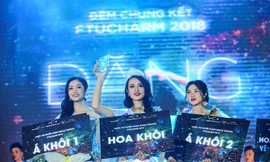 Huỳnh Phạm Thủy Tiên đăng quang ngôi vị Hoa khôi ĐH Ngoại thương năm 2018 Ảnh: Tùng Tin.