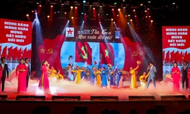 Khúc ca dâng Đảng :'Việt Nam ơi! Mùa xuân đến rồi'