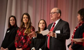 Ông Mark Baiada tặng số tiền 20 triệu USD cho 32.000 nhân viên để cảm ơn họ đã làm việc chăm chỉ. (Nguồn: Bayada Home Health Care)