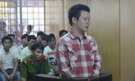 Nghe mẹ bị đánh, Tâm tìm hung khí đi gặp anh rể để "xử".