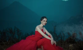 Nữ Hoàng Trần Huyền Nhung quyền lực, ma mị đón chào năm mới 2020.