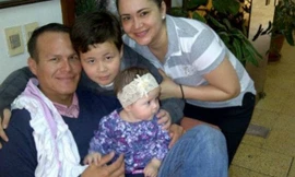 Miguel Quiroga cùng vợ và các con. Ảnh: Facebook